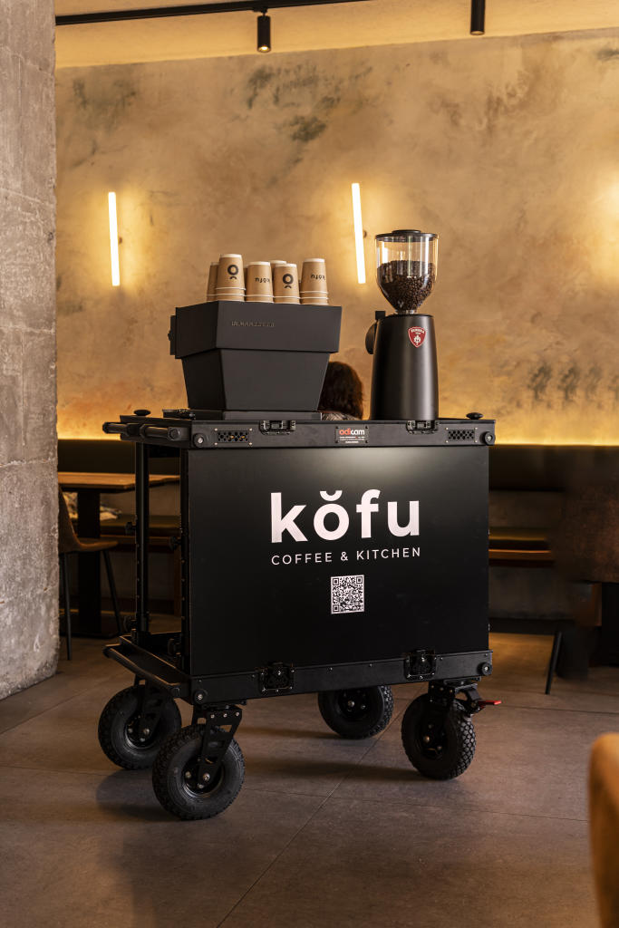 Carro de café de Kôfu listo para servir